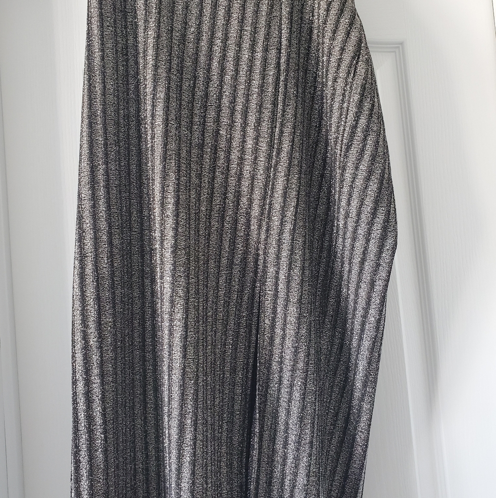 Sliver slit skirt